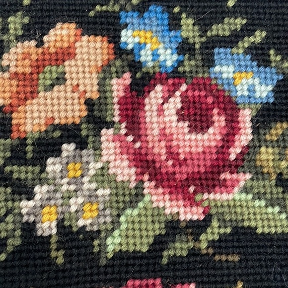 Large Vintage Embroidered Hand Bag With Kisslock - Picture 5 of 9